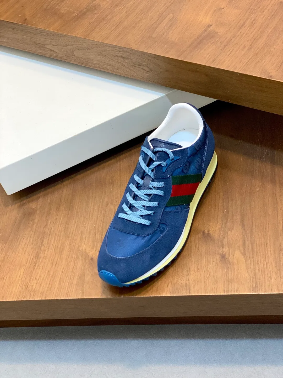 Men's shoes 💰660 [Gucci] Gucci - high-end quality original order 👩🏻‍❤️‍👨🏻 couple wear 🔍🔍🔍 casual sports shoes - upper: 🔝 suede calfskin, shoe body brand totem cloth. brand webbing, tongue. heel. air pressure brand logo - lining: water-dyed sheepskin -Outsole: ultra-light TPU foam·TR rubber; two-color molded outsole -Ultra-high quality control·fine workmanship: highlighted (high-end·exquisite·class) -Size: same style for men and women 36-44 (female 35, 40, male 45, 46 can be customized)·